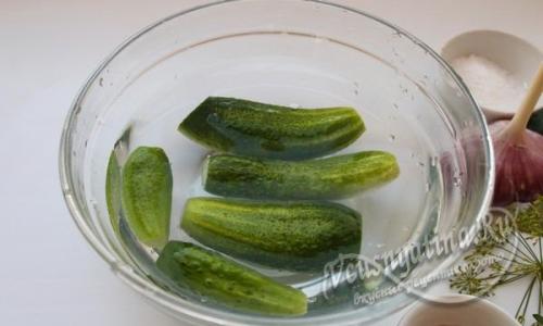 Assorted cucumbers: how is it done?